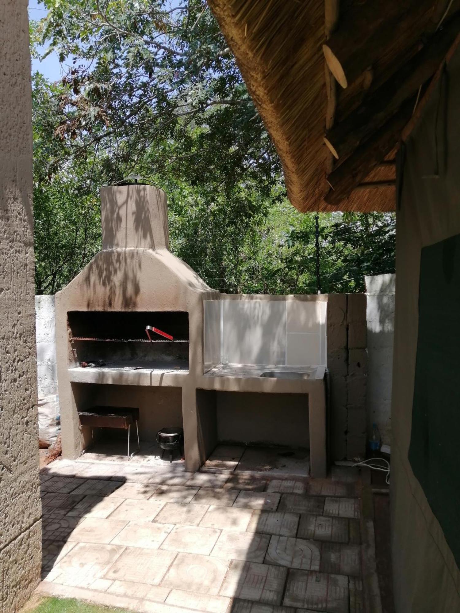 Looks Cottages Self Catering Apartments Kasane Ngoại thất bức ảnh