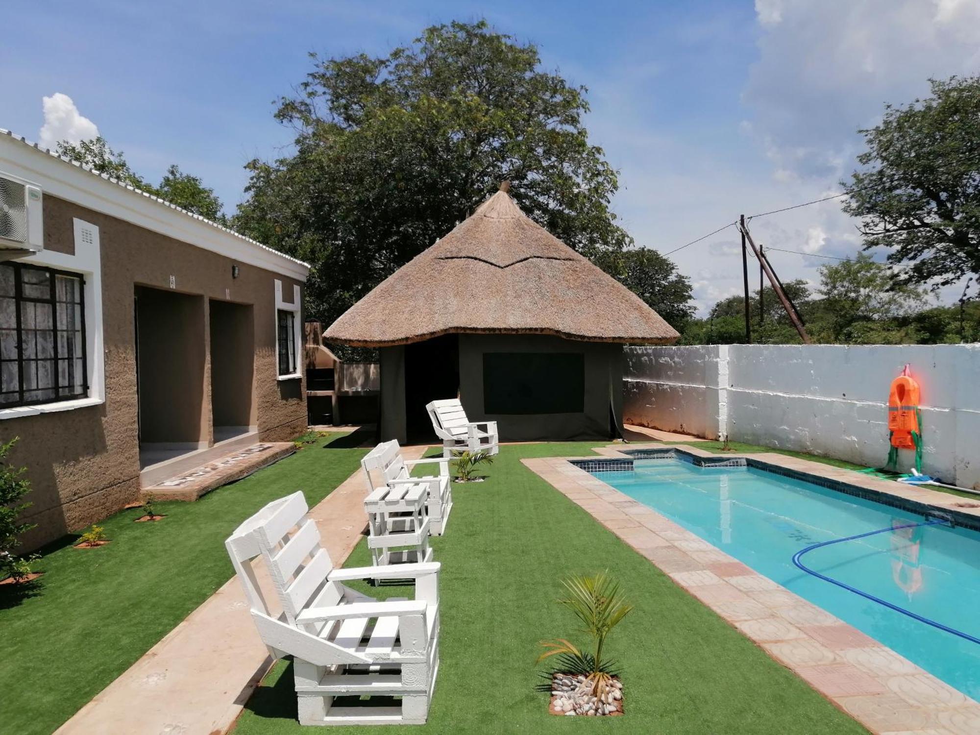 Looks Cottages Self Catering Apartments Kasane Ngoại thất bức ảnh