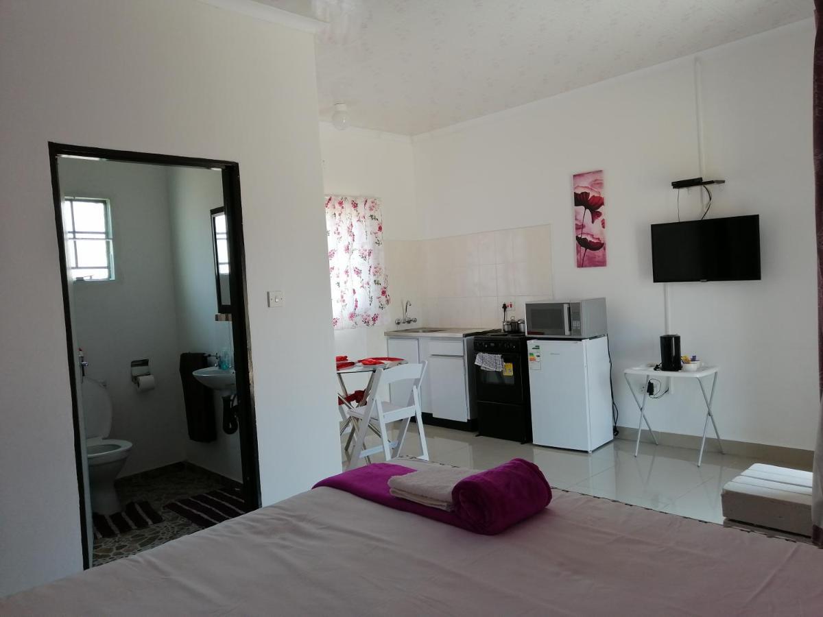 Looks Cottages Self Catering Apartments Kasane Ngoại thất bức ảnh