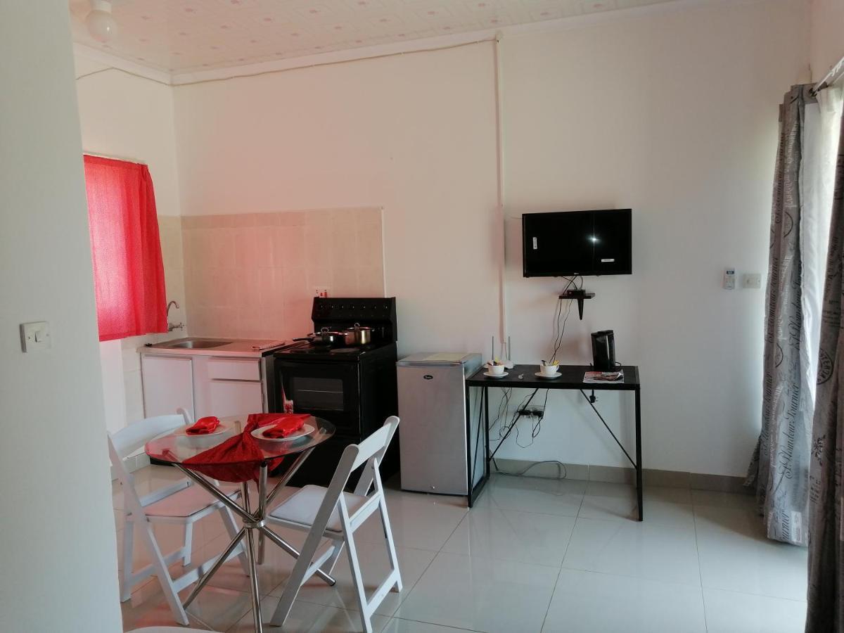 Looks Cottages Self Catering Apartments Kasane Ngoại thất bức ảnh