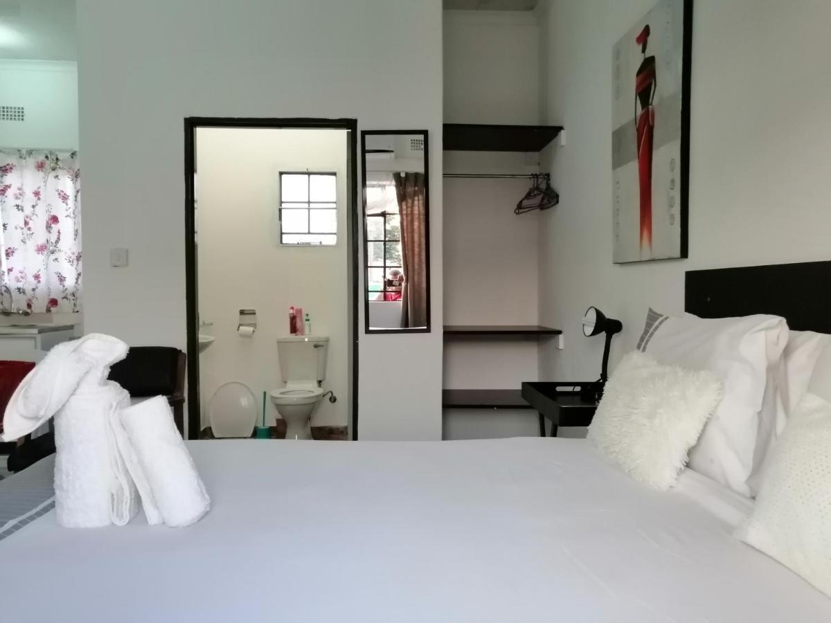 Looks Cottages Self Catering Apartments Kasane Ngoại thất bức ảnh
