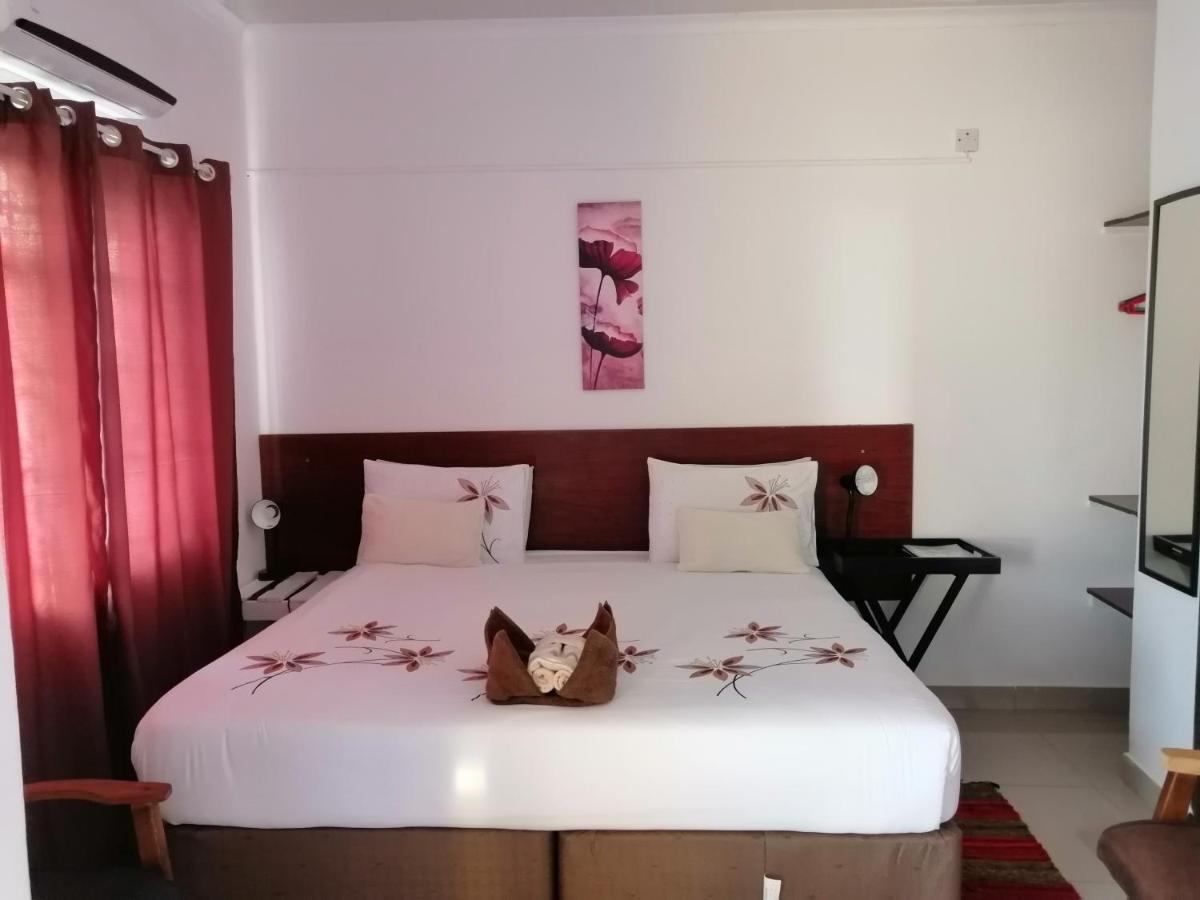 Looks Cottages Self Catering Apartments Kasane Ngoại thất bức ảnh